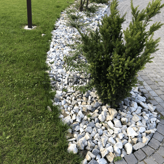 Piatra pentru amenajări predominant albă 2 - 7 cm