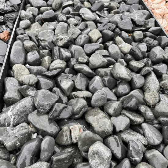 Piatra Rotunjita Negru Verde 3 - 6 cm